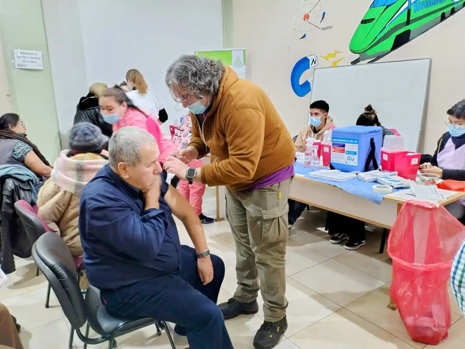 Más de 100 personas mayores recibieron vacunas gratuitas en una jornada de salud organizada por el municipio