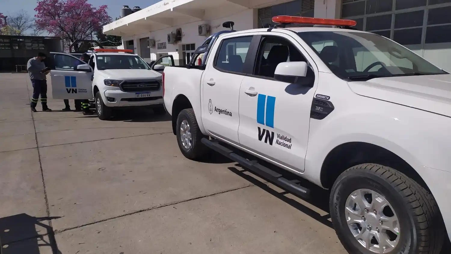 Vialidad Nacional entregó camionetas y camiones para el Distrito Entre Ríos