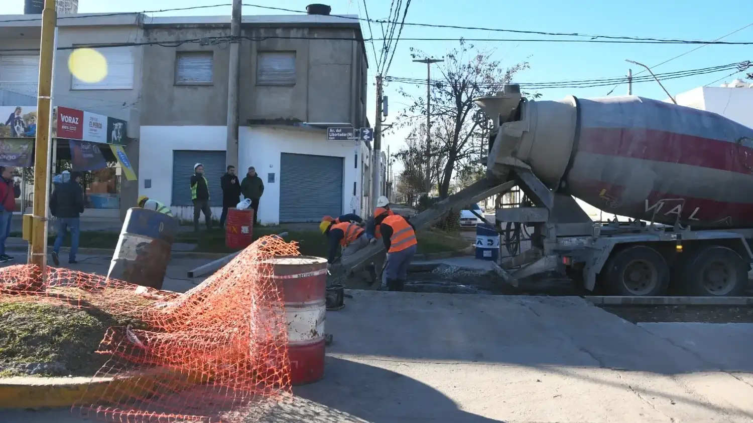 Intensifican el plan de bacheo y reparación de adoquinado en avenidas clave
