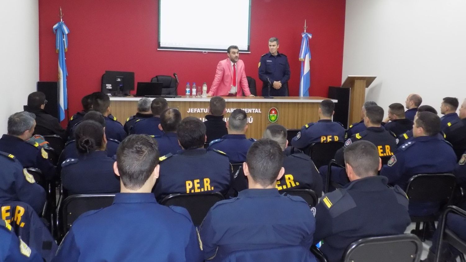 Policías se capacitaron sobre "La ética en la nueva era policial"
