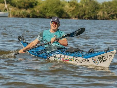El brasileño que recorre Sudamérica en kayak: su próxima parada es Mar del Plata