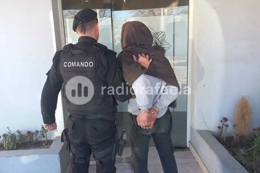 Joven entró a un domicilio y huyó: fue aprehendido con objetos robados 