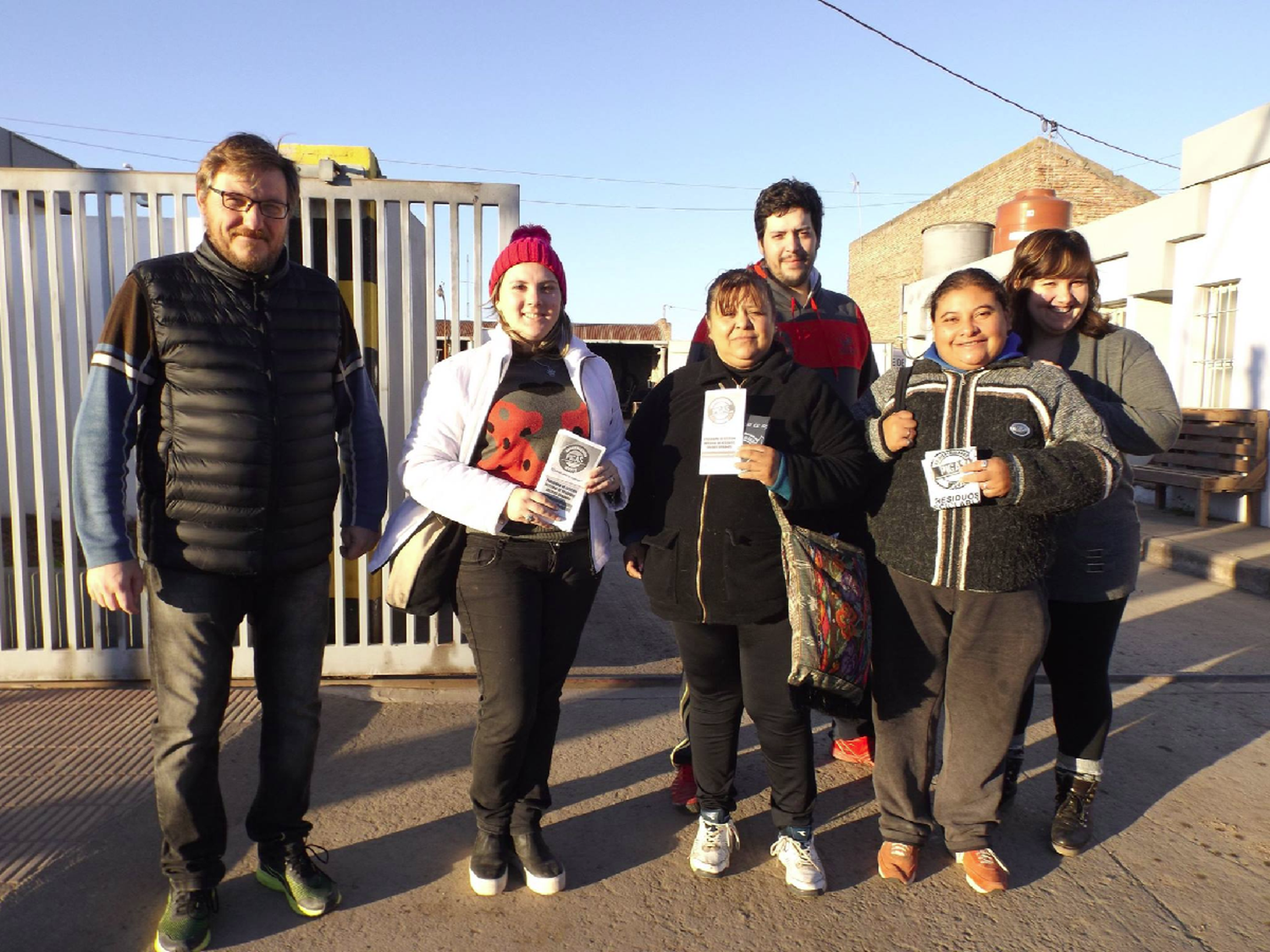 Bolsas de tres colores para la separación de basura en Devoto 