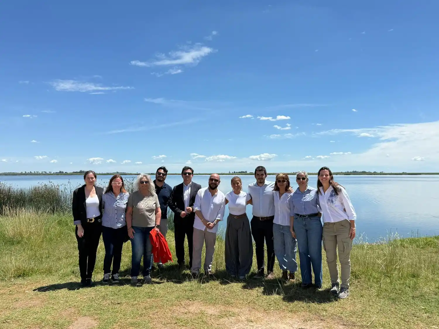 Visita de Galnares, Alex Rojas Guido y Chiarella a la Laguna El Hinojo. Foto: Gentileza.
