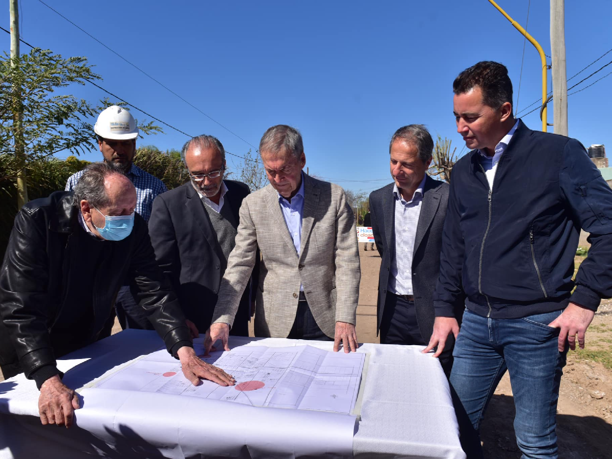 Schiaretti inauguró red cloacal  en La Milka y anunció más obras     