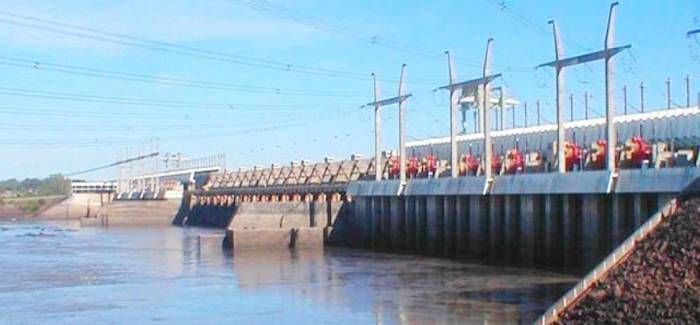 Salto Grande pasó un verano con caudales que fueron  los más bajos de su historia