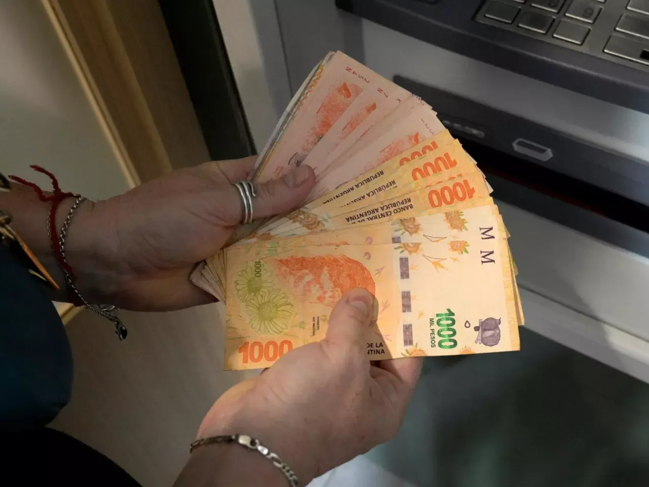 El Consejo del Salario Mínimo, Vital y Móvil resolvió incrementar el ingreso mínimo un 32,2%.