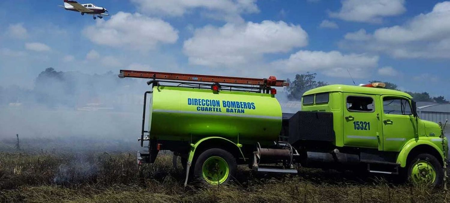 Un incendio de pastizales afectó al Aeroclub Mar del Plata
