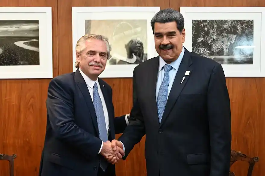 Alberto Fernández junto a Nicolás Maduro.