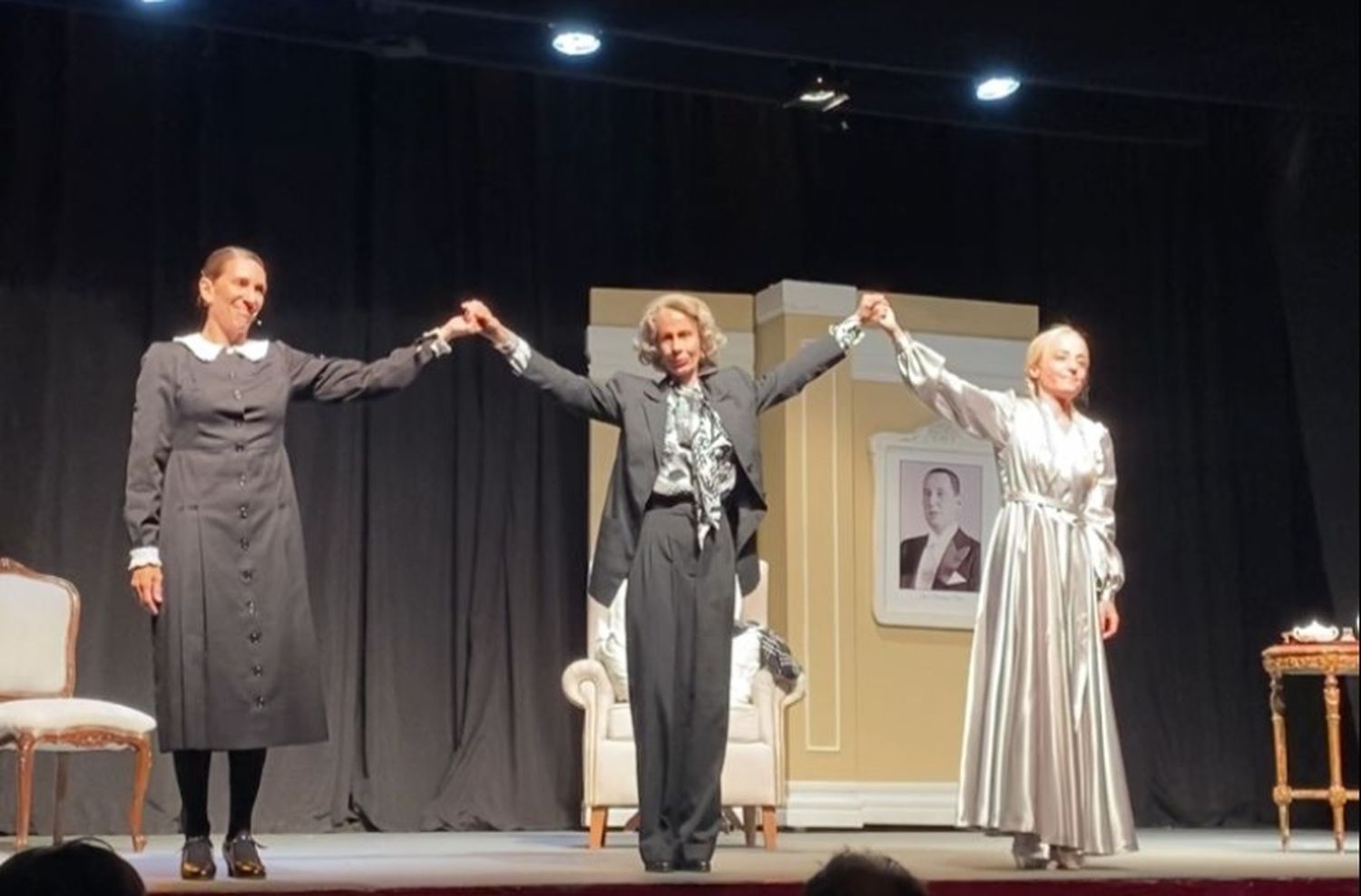 Emoción, sala llena y aplausos de pie para “Eva y Victoria” en su estreno