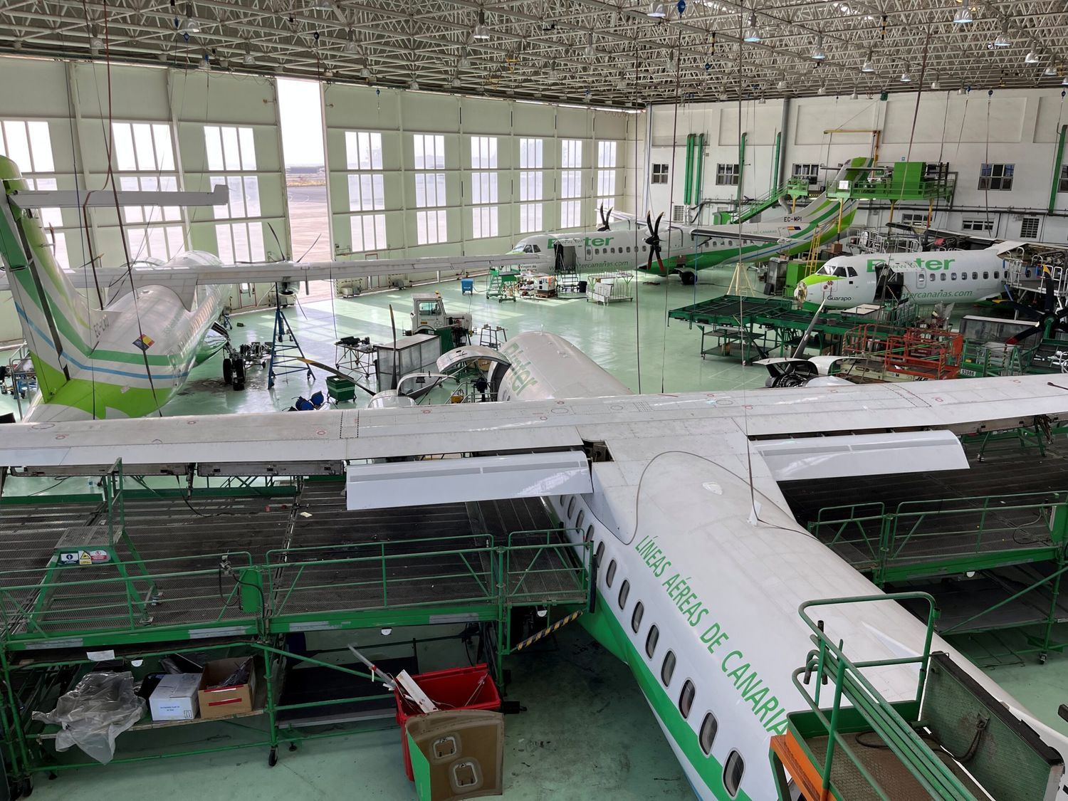 [Photogallery] Binter’s hangars in Las Palmas up close