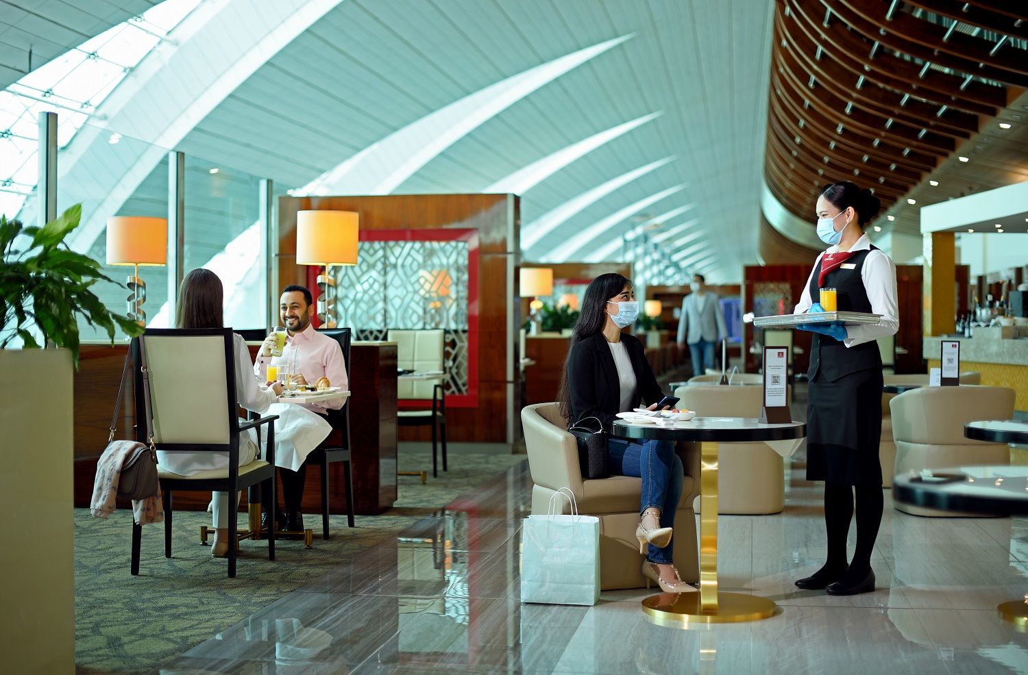 Emirates reopens its lounges in more than 20 airports