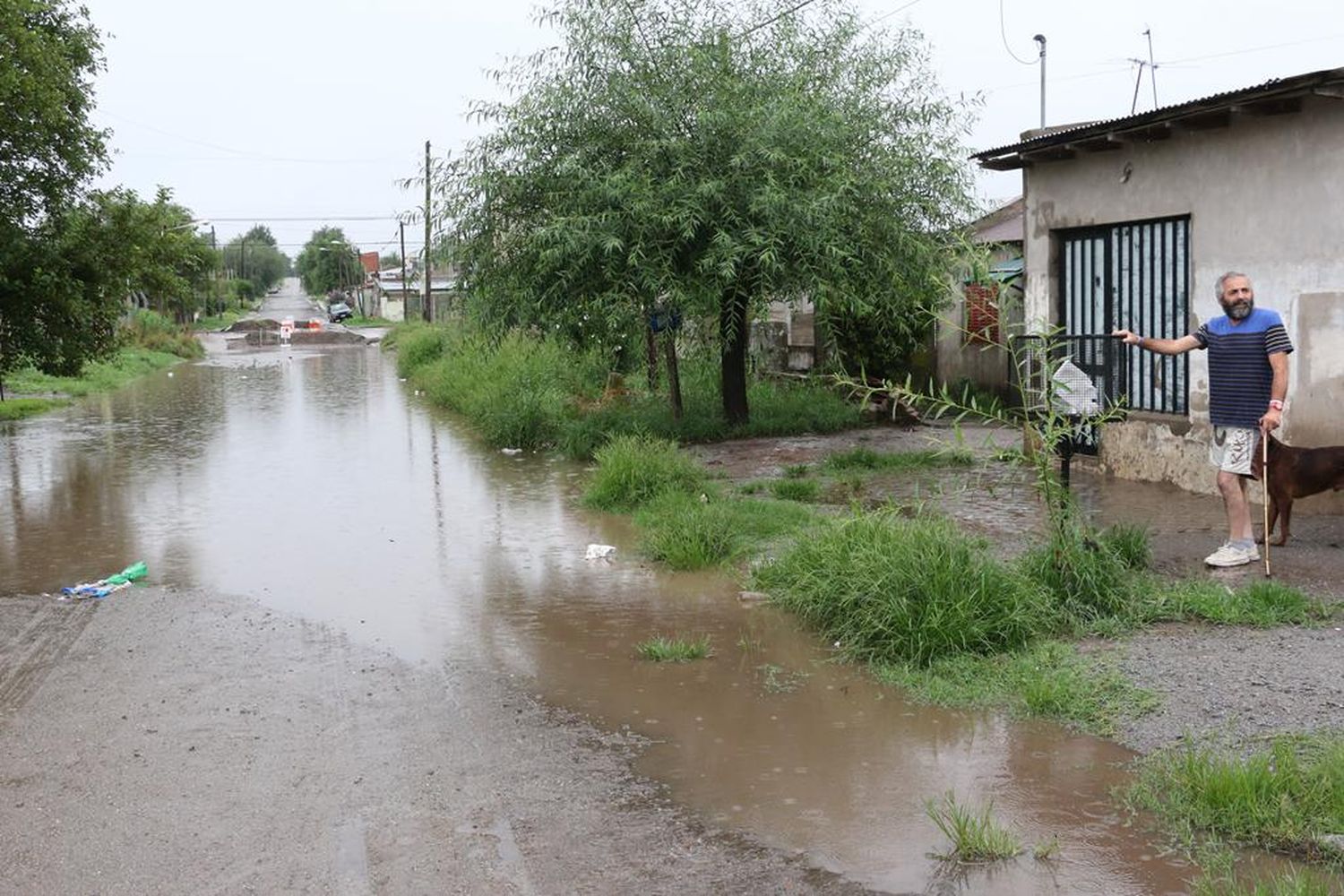 Formosa al 2100 se volvió a inundar y los vecinos están cansados