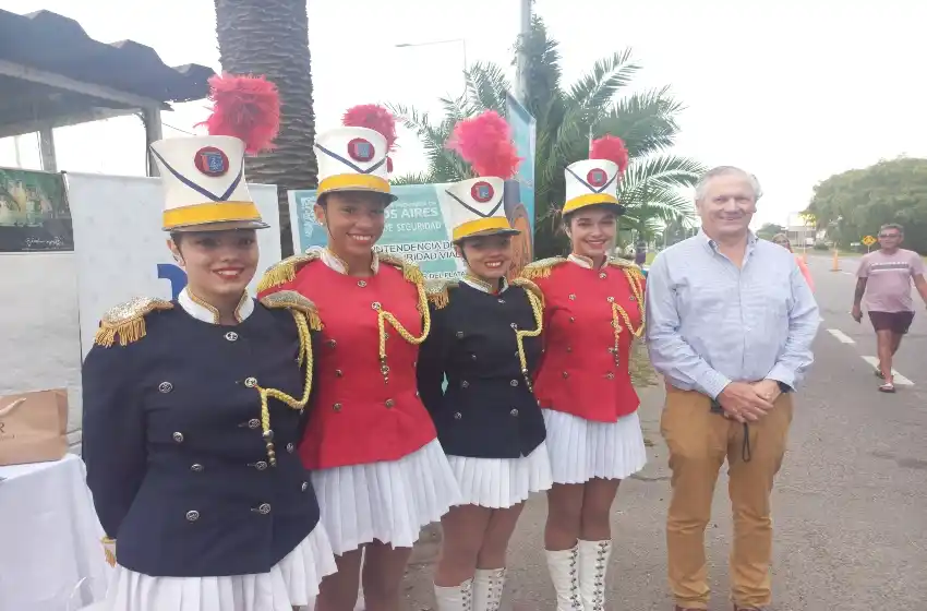 Entrega de sweaters a turistas: "La ciudad le debe a los que nos visitan todo lo que es"