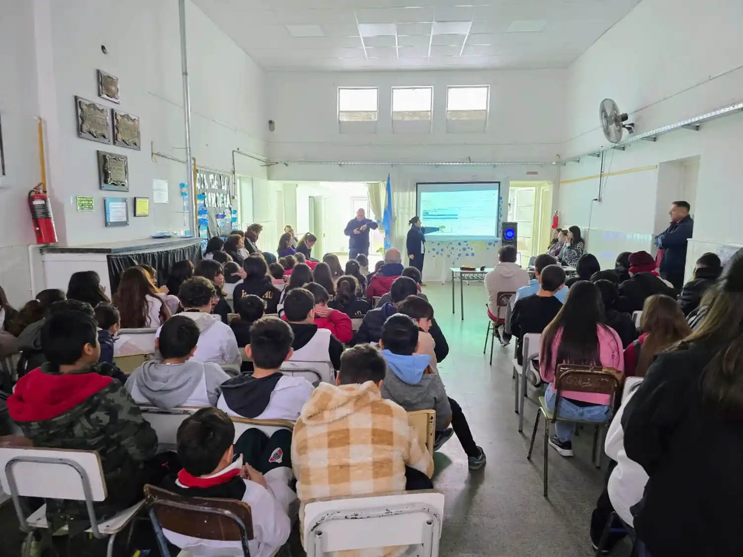 Continúan fortaleciendo la prevención con capacitaciones sobre emergencias y uso de la aplicación Centinela en escuelas rurales.