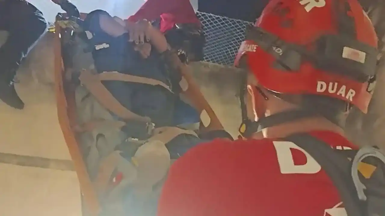 La mujer fue asistida y trasladada a un hospital.