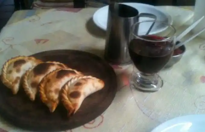 Borracho la desfiguró a botellazos porque no le gustaron sus empanadas