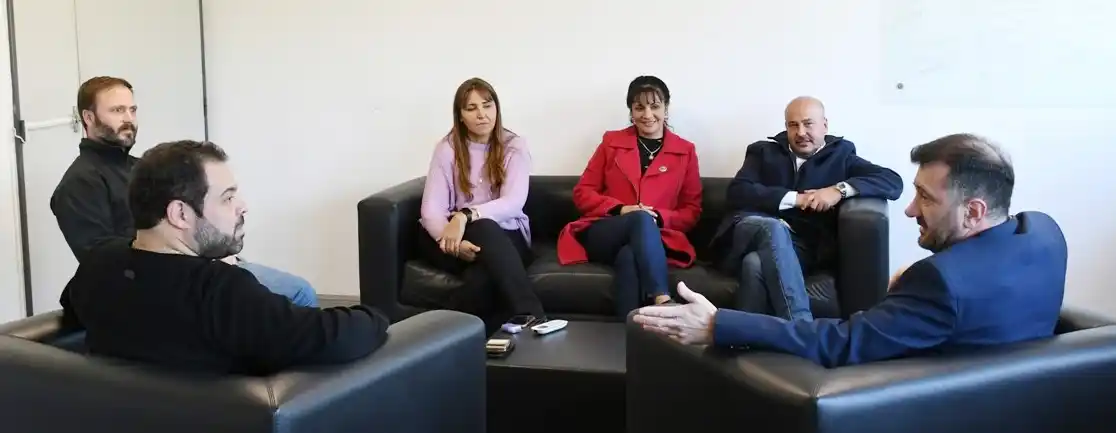 El Intendente Azcué recibió al senador Kueider quien le anunció el arribo de ayuda para las familias afectadas por las inundaciones