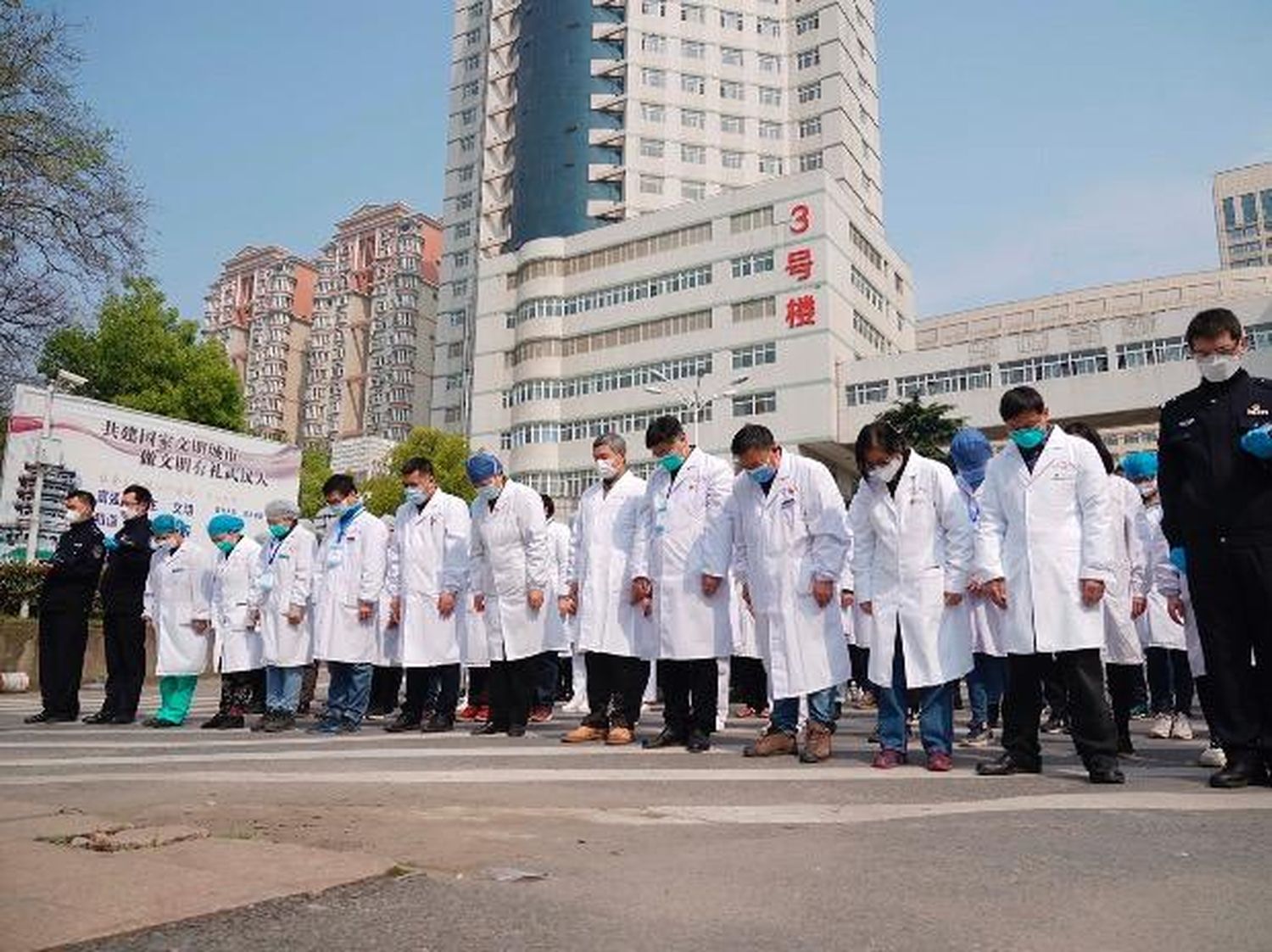 China se paralizó para homenajear a las víctimas de la pandemia de coronavirus