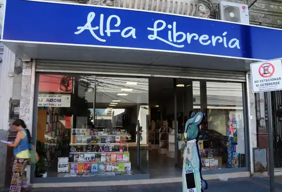 Alfa Librería, 28 años acompañando a las familias con los textos escolares para la vuelta a clases
