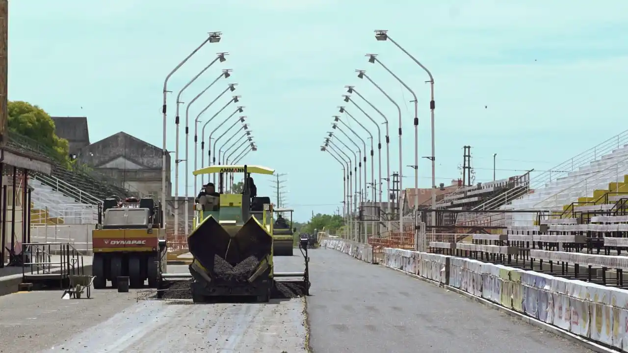 Reacondicionamiento del Corsódromo: están reasfaltando y haciendo un segundo "Rey Momo"