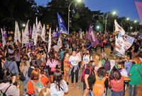 La desigualdad económica, la precarización laboral y las tareas de cuidado en los ejes del 8M