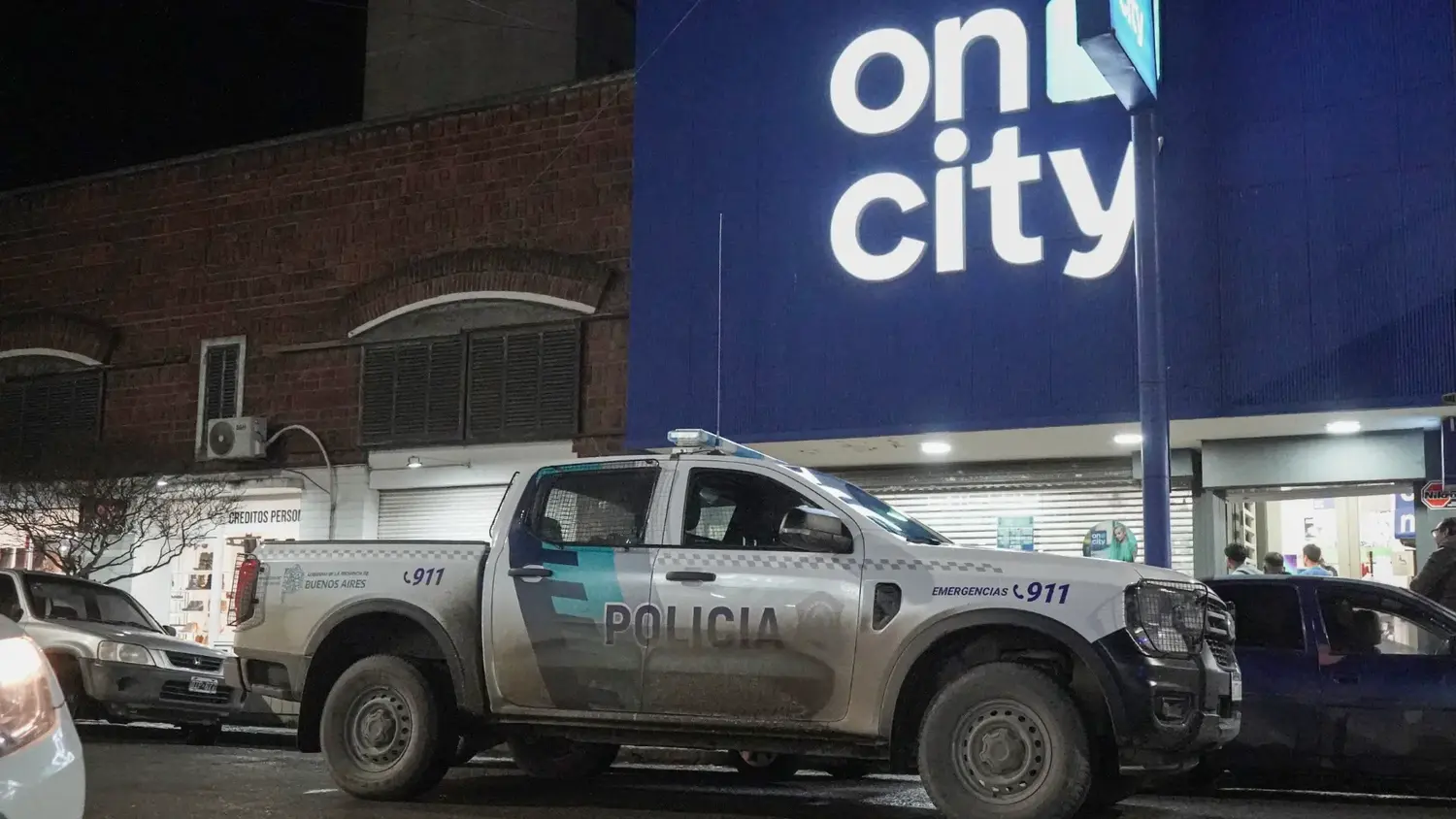 Frente. Del céntrico comercio, donde se cometió el audaz robo el pasado lunes, alrededor de las 19