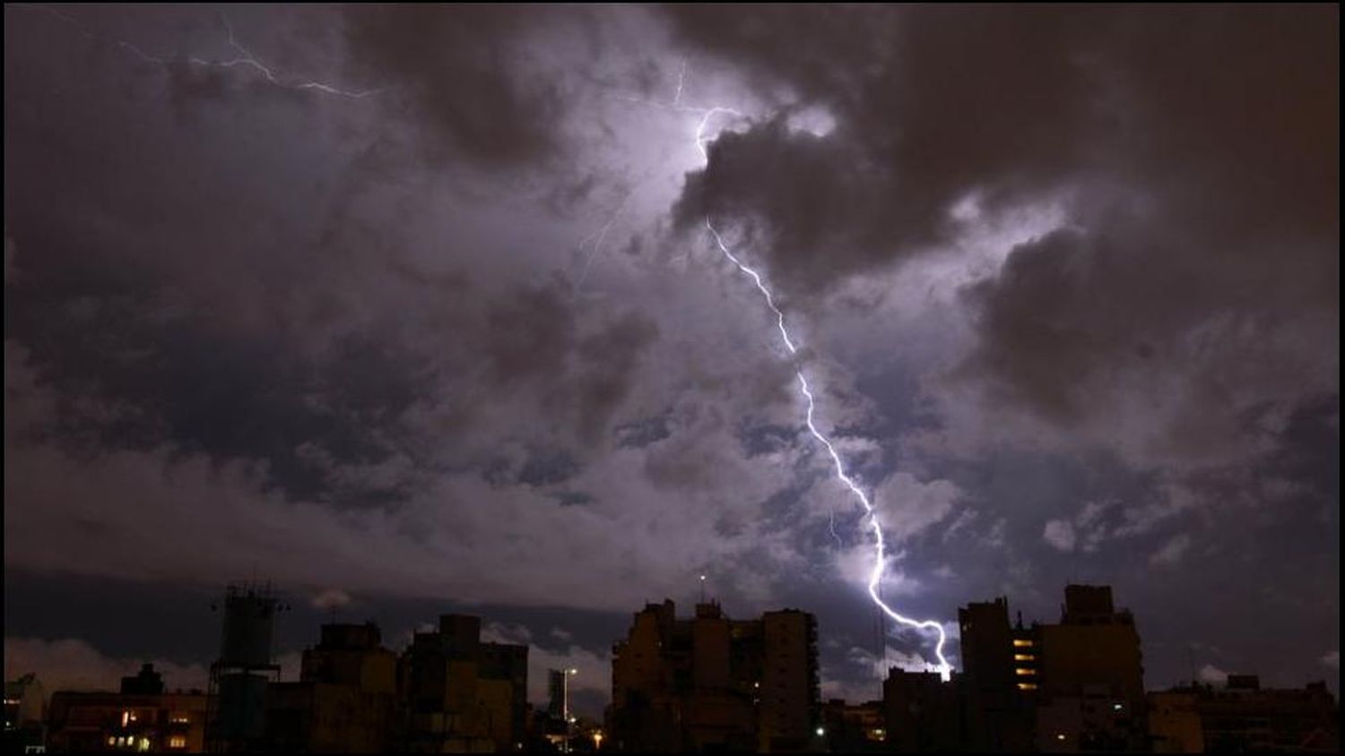 Alerta meteorológico en el noroeste bonaerense por tormentas intensas
