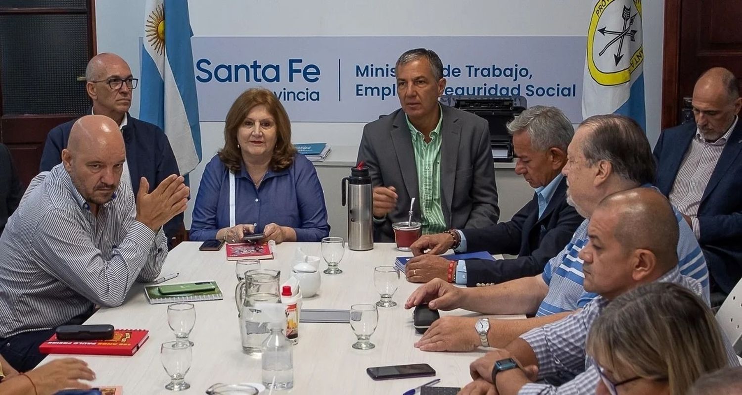 El gobierno de Santa Fe pidió a los docentes levantar los paros del 7 y 8 para retomar paritarias