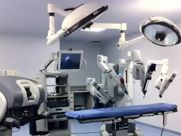 El Centro de Cirugía Robótica del Sanatorio de la Mujer lanza un novedoso programa de formación