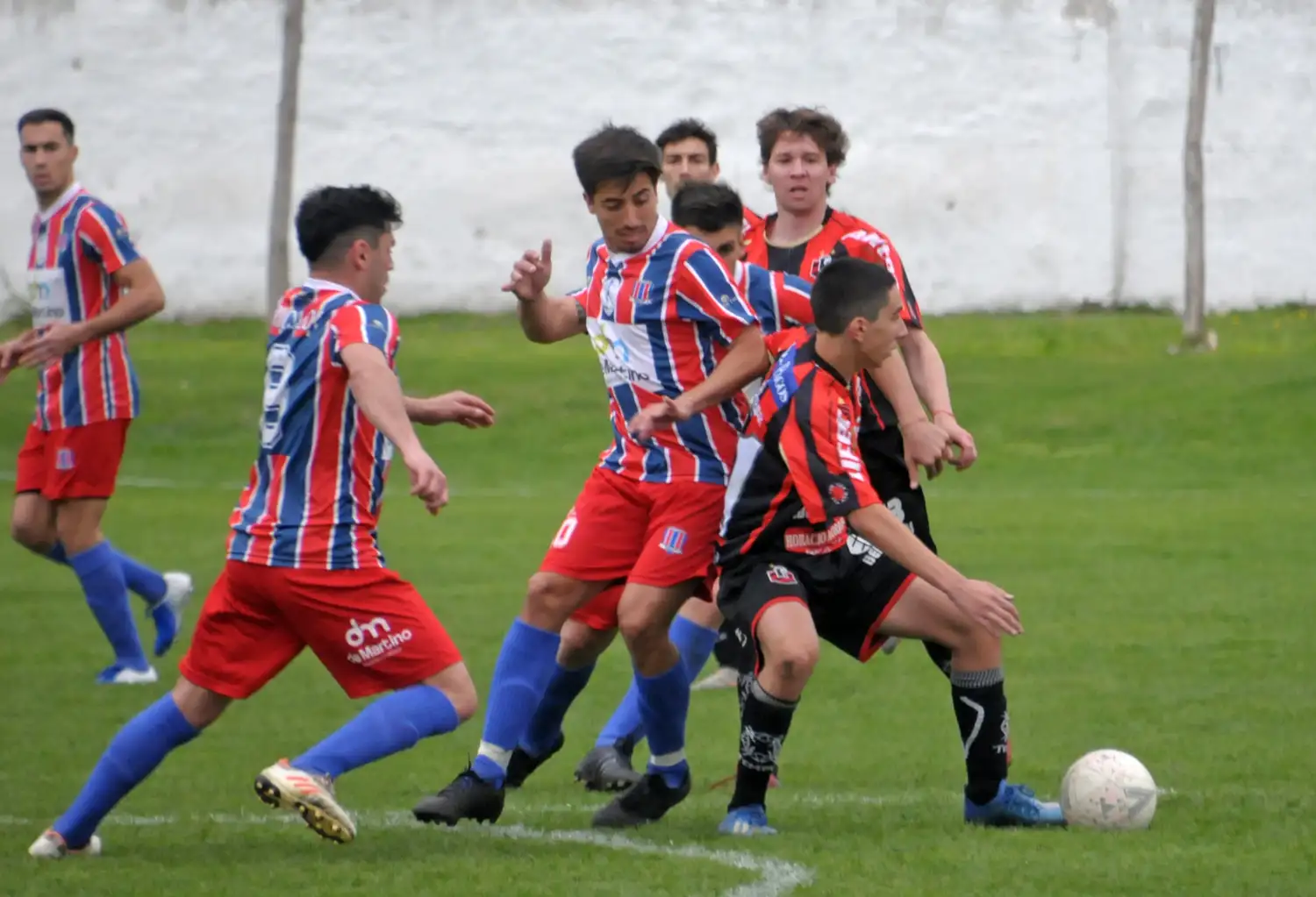 Ferro visitará a Gimnasia e Independiente será local ante Grupo.