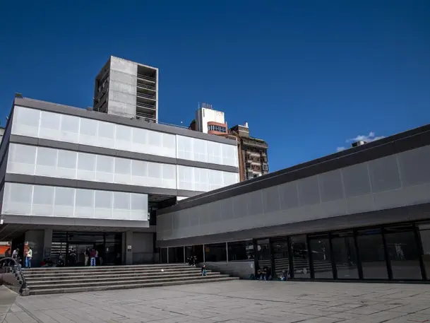 El Centro Cultural Fontanarrosa reabrirá en la Feria del Libro.