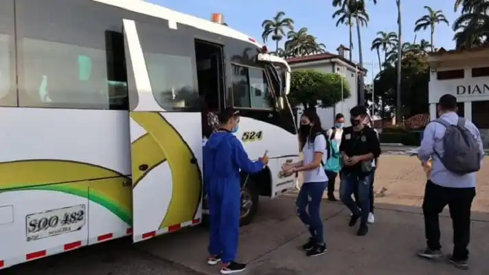 ¡CORREDOR ABIERTO! Estudiantes comenzaron a pasar la frontera para ir a clases (+Detalles)