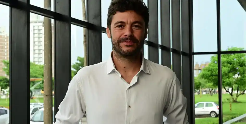 "Mientras la gente vea que no hay conexión entre lo que discute la política y su vida cotidiana, la democracia va a estar cada vez peor"