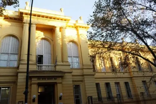 Un colegio de La Plata dejó libres a tres alumnos por hacer amenazas de bomba