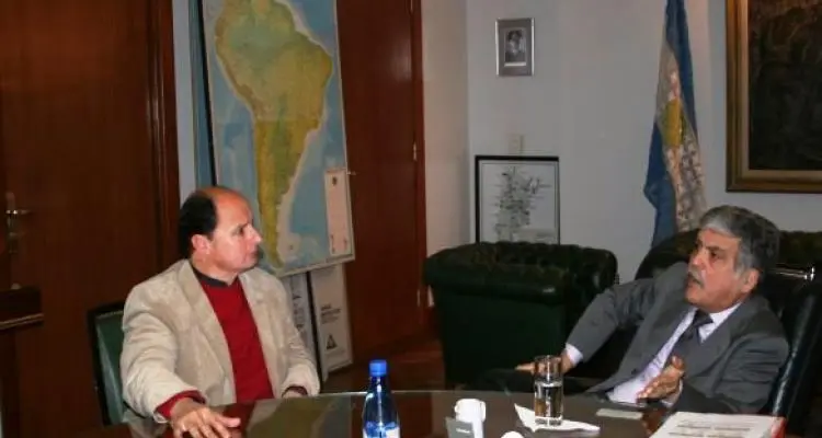 Firman convenio por obras con el Ministerio de Planificación