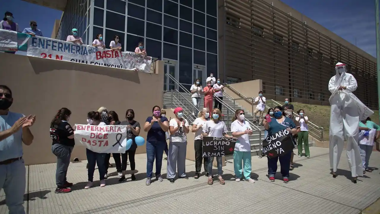 De los aplausos al olvido: Enfermeros y enfermeras volvieron a reclamar mejoras laborales 