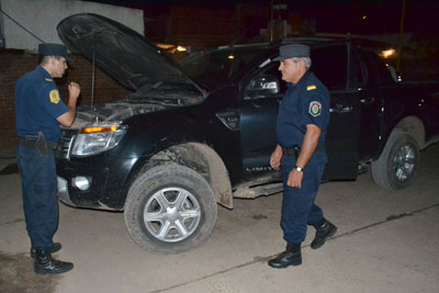 La Policía secuestró una camioneta y un auto que habían sido robados 