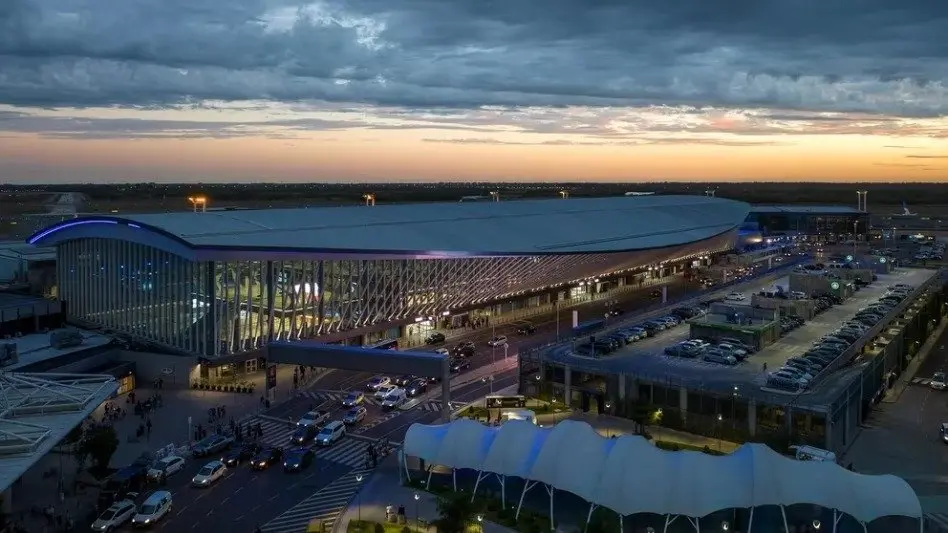 Alberto Fernández inauguró la nueva terminal de Ezeiza y defendió el control estatal de Aerolíneas