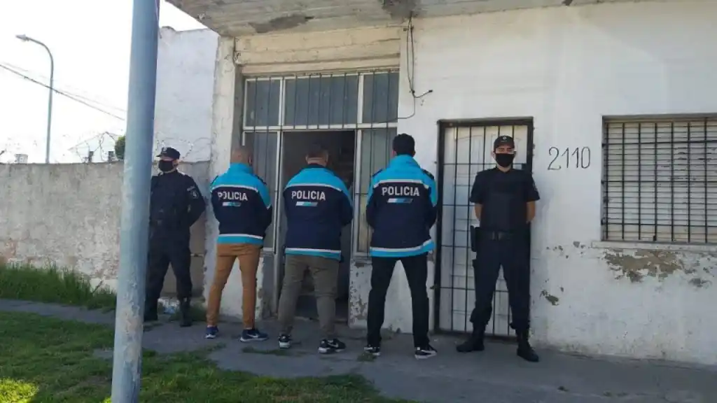 Detuvieron a dos delincuentes que utilizaban una picana para amenazar