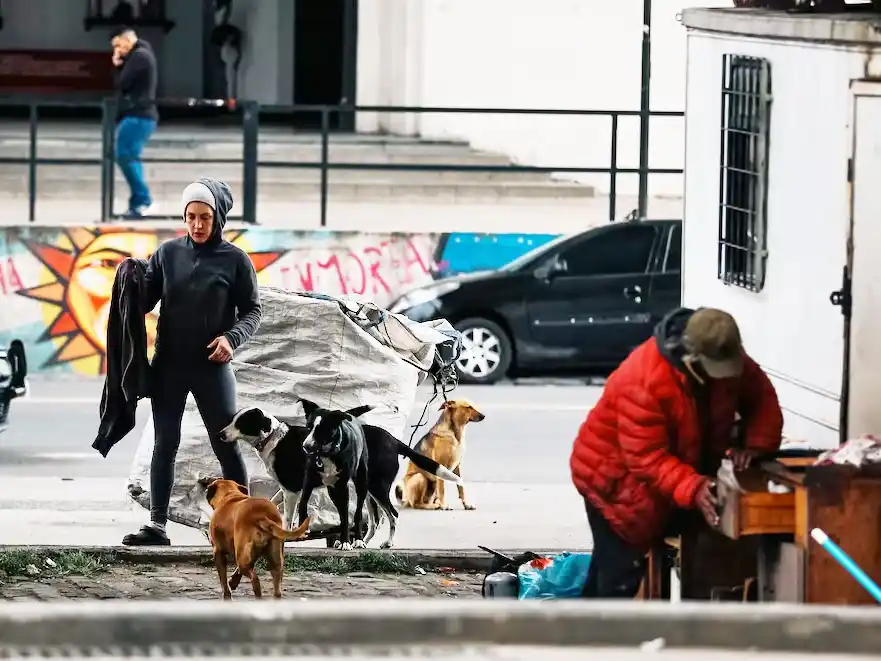 La pobreza se redujo al 31,6% en el primer semestre y alcanzó su nivel más bajo en los últimos siete años
