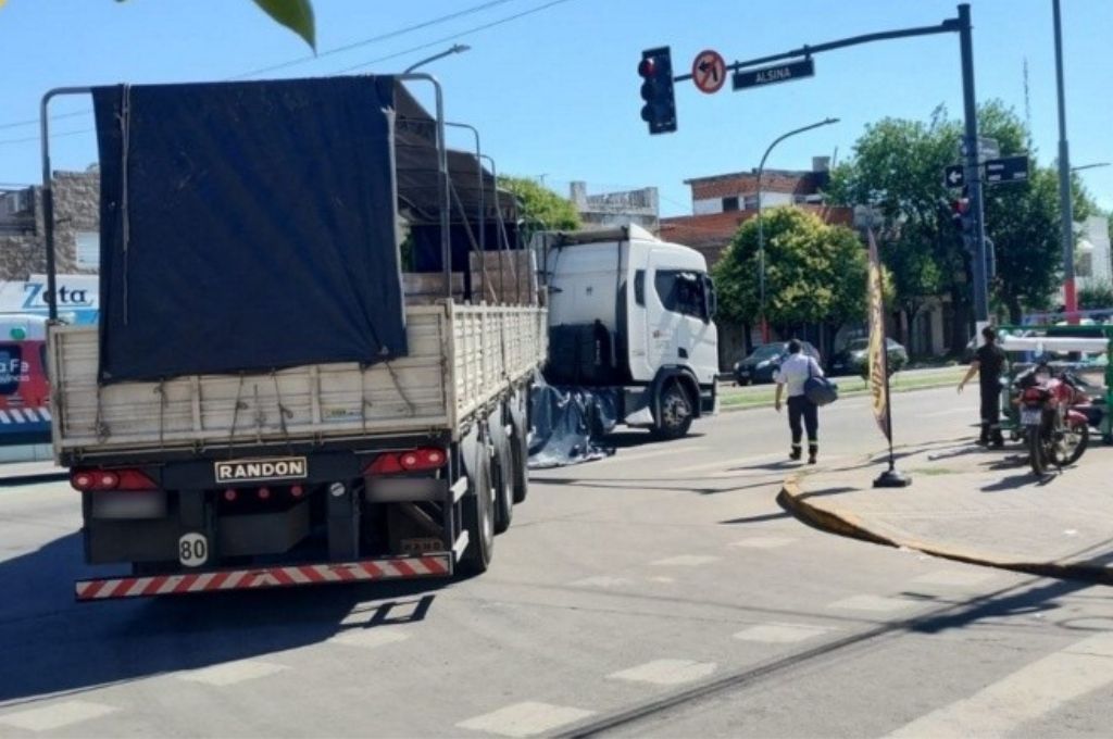 Sucedió en la intersección de Alsina y 27 de Febrero.