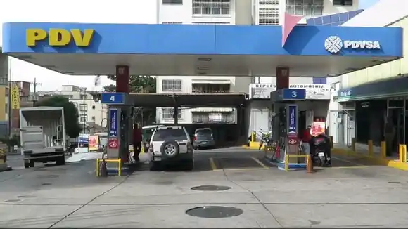 Una semana de PROMESA INCUMPLIDA de acabar con las filas por gasolina