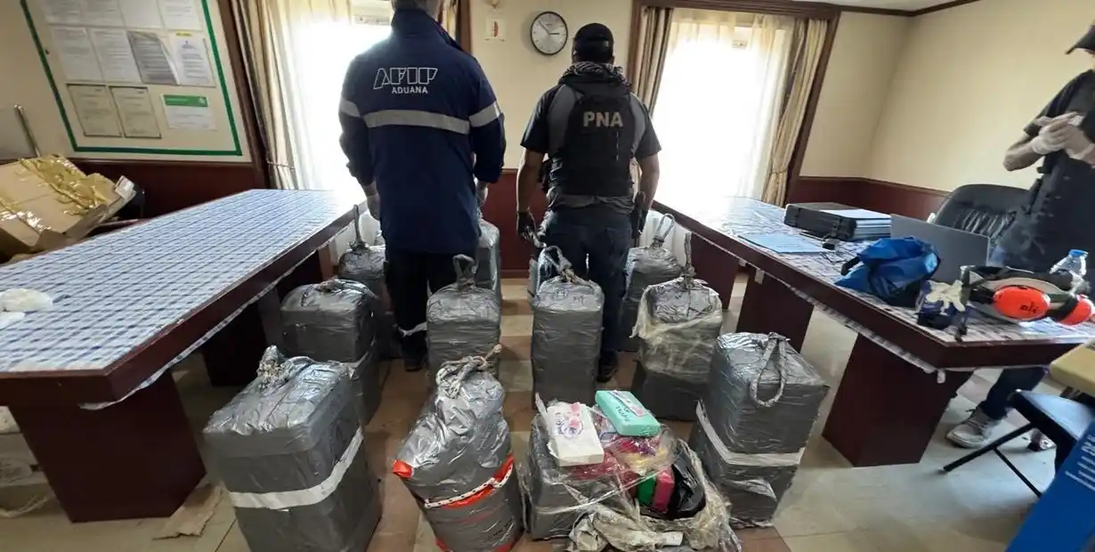 Encontraron 484 kilos de cocaína en un buque mercante en el puerto de San Lorenzo. Foto Aduana