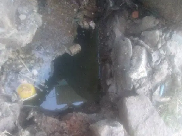 Cloacas tapadas en barrio 1° de Mayo: están atoradas hace tres semanas