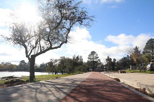 Camino de la Costa: avanzan las tareas de pavimentación en la zona