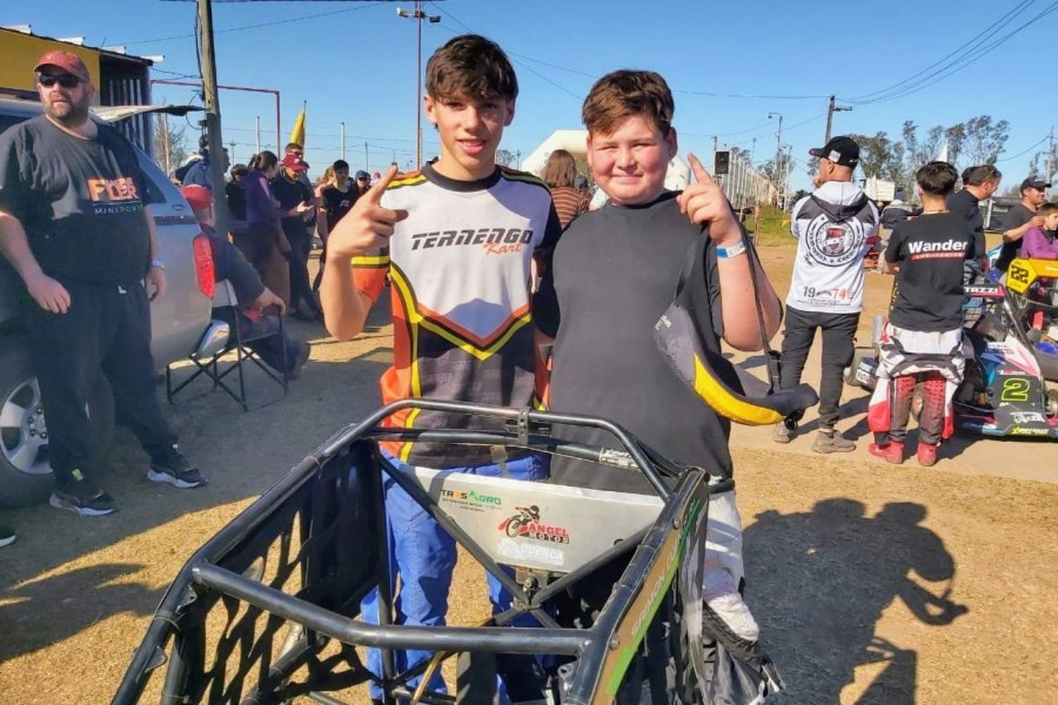 Cuenca y Raimondi ganaron la Carrera de Invitados del Mini Power