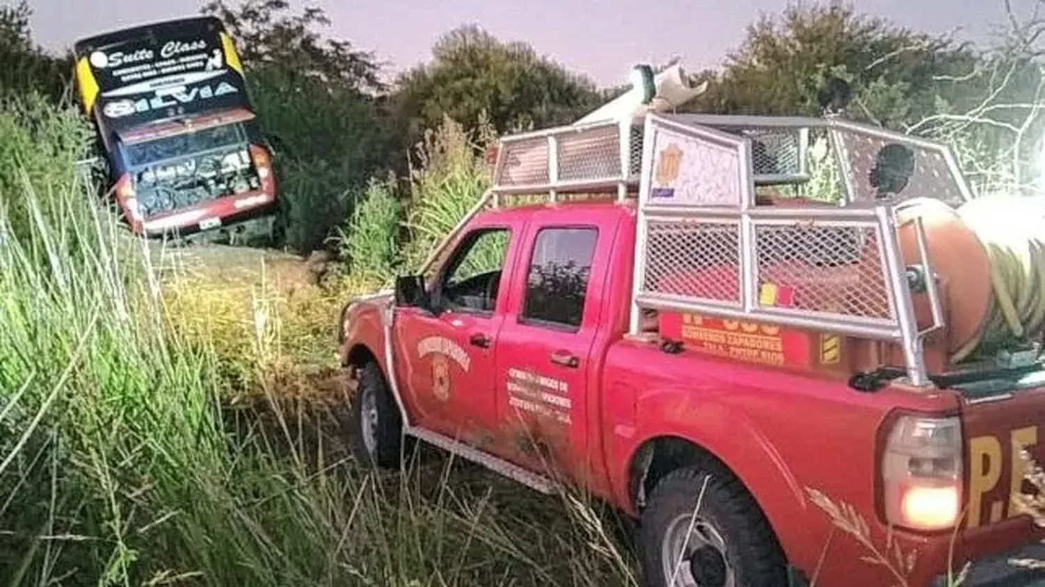 Falleció un hombre al chocar un colectivo con un auto