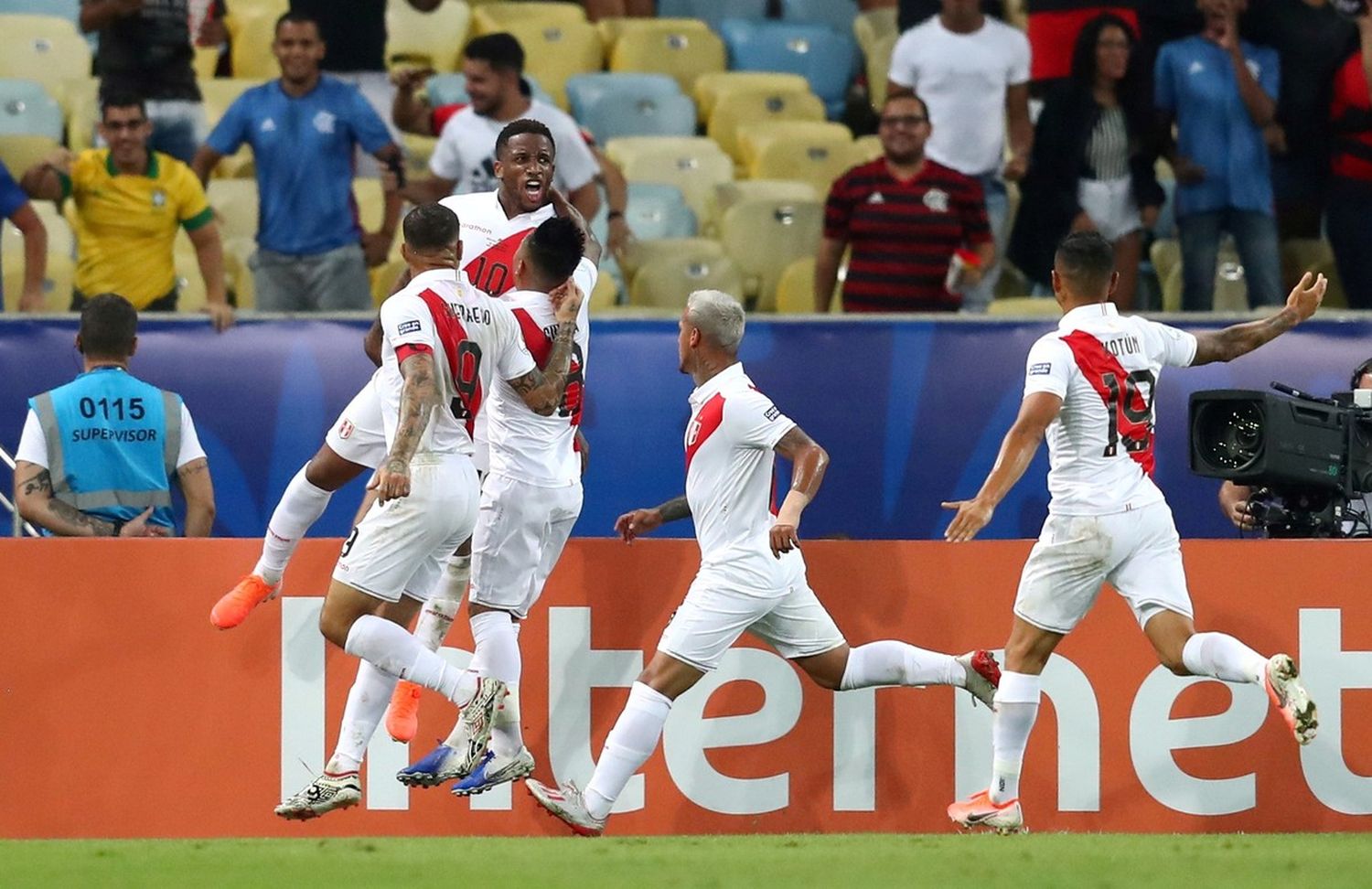 Perú se lo dio vuelta a Bolivia y quedó bien parado