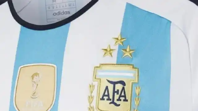 Sale a la venta la camiseta de la Selección con las tres estrellas: cuánto cuesta y dónde comprarla